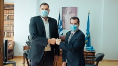 Συνάντηση Πλεύρη με Παπανικολάου: Στήριξη στην εκστρατεία του παλαίμαχου μπασκετμπολίστα για το Άσπεργκερ