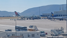 Αίσιο τέλος στο θρίλερ στο «Ελ. Βενιζέλος»: Προσγειώθηκε με ασφάλεια η πτήση της «Δέλτα»