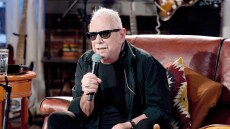 Το «Μουσικό Κουτί» κάνει πρεμιέρα με τον θρύλο της ροκ, Έρικ Μπάρντον - Δείτε αποσπάσματα