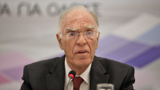 Διασωληνώθηκε ξανά ο Βασίλης Λεβέντης - Επιδεινώθηκε η κατάστασή του