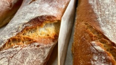 Ζυμώνουμε τραγανές γαλλικές μπαγκέτες