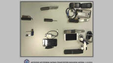 Όπλα, μαχαίρια και κινητά σε... πληθώρα στα κελιά των φυλακών Λάρισας