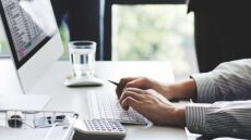 To «παράθυρο» για αφορολόγητες δωρεές χρημάτων και προς αδέλφια, ανίψια, θείους και ξαδέλφια