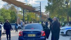 Μητροπολίτης Λάρισας Ιερώνυμος: Απαντάει στους αντιεμβολιαστές με χαμόγελο, επιχειρήματα και… σοκολατάκια