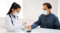 Κορωνοϊός – Διαβήτης: Ο επικίνδυνος συνδυασμός που απειλεί τη ζωή των ασθενών – Πιο ευάλωτοι οι άνω των 65