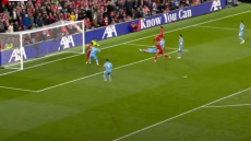 Σαλάχ vs. Αζάρ: Ποιος έκανε το καλύτερο σόλο στο «Άνφιλντ»; (vids)