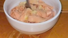 Σεφ φτιάχνει χρωματιστά λαζάνια για τη φίλη του που πάσχει από αχρωματοψία