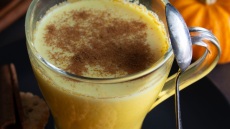 Φτιάχνουμε vegan latte τσάι με κολοκύθα