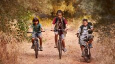 «Κομάντα και Δράκοι»: Οι μικροί πρωταγωνιστές της σειράς μιλούν για τους ρόλους τους 