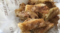 2 στάσεις για φρέσκια, αυθεντική μπουγάτσα στον Πειραιά