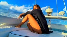 Η Ναόμι Οσάκα κάνει διακοπές στη Μύκονο και ποζάρει σαν... αρχαία Ελληνίδα 