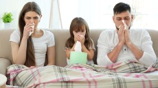 Κρυολόγημα: Οκτώ τρόποι που καταπολεμούν τα συμπτώματα και ανακουφίζουν