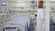 Αρνητής παρέμεινε... άταφος επειδή οι συγγενείς του δεν είχαν πειστεί ότι πέθανε από κορωνοϊό!