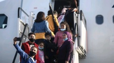 Υπουργείο Μετανάστευσης: Αναχώρησαν για Πορτογαλία 43 Αφγανοί πρόσφυγες