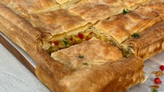 Κοτόπιτα με πράσο και πιπεριές