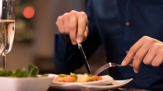 Γιατί αυτό το εστιατόριο στην Τζαϊπούρ δεν δέχεται άντρες πελάτες χωρίς συνοδεία;