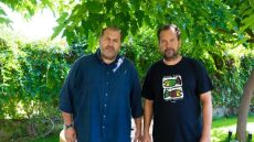 Δύο φίλοι έφτιαξαν αρωματικά ξίδια από βιολογικά κρασοστάφυλα