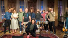 «Μουσικό Κουτί»: Οι ΦΑΤΜΕ συναντούν τους Locomondo σε ένα ρέγγε πάρτι με ροκ, παραδοσιακούς και ρεμπέτικους ήχους