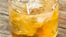 Πώς να φτιάξετε το vintage κοκτέιλ Godfather