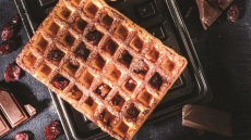 Βαφλοκούκις με κομμάτια σοκολάτας και κράνμπερι