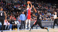 Σίξερς-Μπλέιζερς 113-103: Κάρι και Ντράμοντ έπαιξαν και για τον Εμπίντ