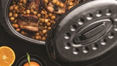 Ρεβιθάδα με πράσα και μελωμένη πανσέτα