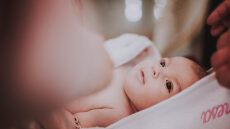 Rooming in: Αυτό είναι το μυστικό για τον επιτυχή θηλασμό στο μαιευτήριο