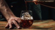Cold brew φίλτρου: Τα 6 αθηναϊκά καφέ που τον σερβίρουν όπως πρέπει