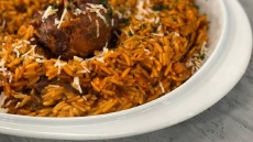 Γιουβέτσι με μοσχαρίσια ουρά