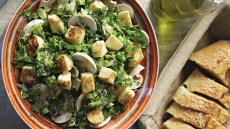 Μαρουλοσαλάτα με μανιτάρια και χαλούμι