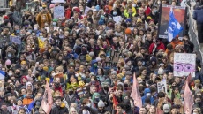 Δεκάδες χιλιάδες άτομα διαδήλωσαν για το κλίμα στη Γλασκώβη