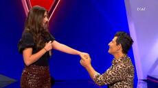 Ο Σάκης Ρουβάς γονάτισε μπροστά σε διαγωνιζόμενη του «Τhe Voice»