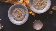 Τραχανάς με γάλα, σκόρδο και γραβιέρα