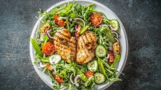 Πώς να φτιάξεις τη σαλάτα που θα θέλεις να τρως κάθε μέρα