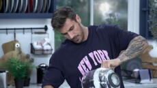 Xειμωνιάτικες συνταγές με έντονα αρώματα προτείνει ο Άκης Πετρετζίκης στο «Kitchen Lab» 