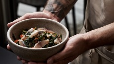 Στο ολοκαίνουργιο Οkio βάλαμε τα πιάτα στη μέση! Η Θάλεια Τσιχλάκη περιγράφει...