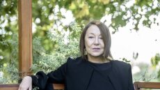 «Η απώλεια της μητέρας μου στα 14 μου χρόνια, μου χάρισε το θέατρο», εξηγεί η Λυδία Φωτοπούλου