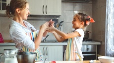 Κάνουμε τη μαγειρική παιχνίδι (μαζί με τα παιδιά!)