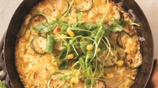 Ομελέτα με τυρί, κολοκυθάκια και μελιτζάνες