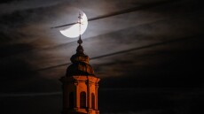 Λεοντίδες: Κορυφώνεται η «βροχή» των διαττόντων αστέρων και ακολουθεί μια... «ατέλειωτη» μερική έκλειψη σελήνης!