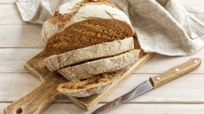 4 νόστιμα και σπιτικά ψωμιά για το καθημερινό τραπέζι