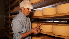 Τα βλάχικα τυριά των αδελφών Παππά από τη Φιλιππιάδα έχουν ιστορία από το 1900