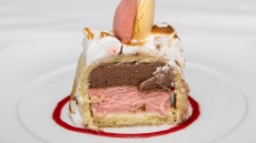 Αλάσκα: Φτιάχνουμε το αξεπέραστο γλυκό των ’60s στο σπίτι!