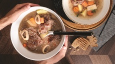 Μοσχαράκι βραστό με λαχανικά