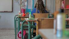 Ζέττα Μακρή:  Θα γίνει πλημμέλημα η στέρηση εκπαίδευσης για τους αρνητές γονείς