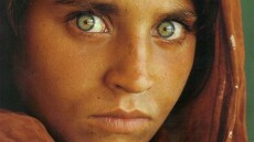 Το κορίτσι-σύμβολο με τα πράσινα μάτια στο εξώφυλλο του National Geographic έφτασε στην Ιταλία από το Αφγανιστάν