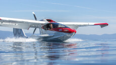 Στην Ελλάδα το μοναδικό αναδιπλούμενο υψηλής τεχνολογίας υδροπλάνο στην Ευρώπη - Δείτε βίντεο και φωτογραφίες 