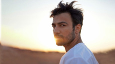 Η πολυτάραχη και γεμάτη απώλειες ζωή του Ανδρέα Γεωργίου: Ο εφιάλτης του AIDS και ο αγώνας για καταξίωση