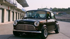 Κλασικό Mini με επιδόσεις supercar