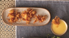 Τραγανές πατάτες με κρέμα γραβιέρας, ο τέλειος μεζές